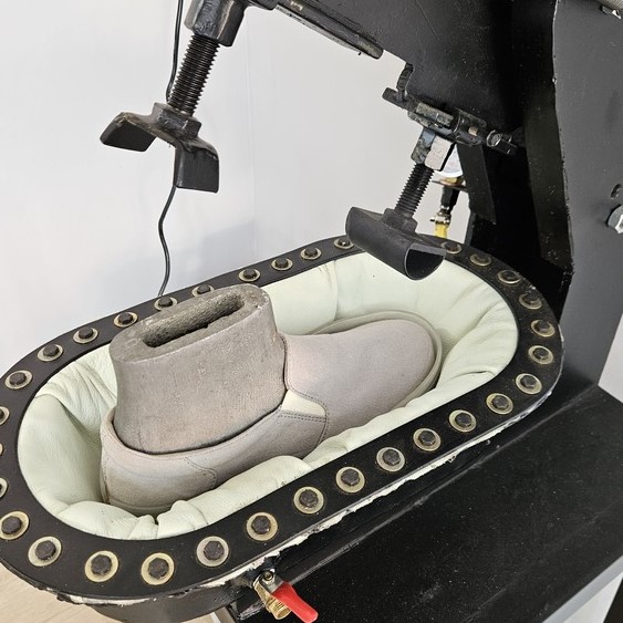 cuci reparasi sepatu mojokerto