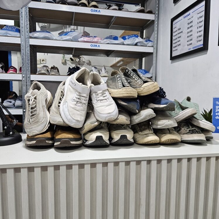 cuci sepatu mojokerto